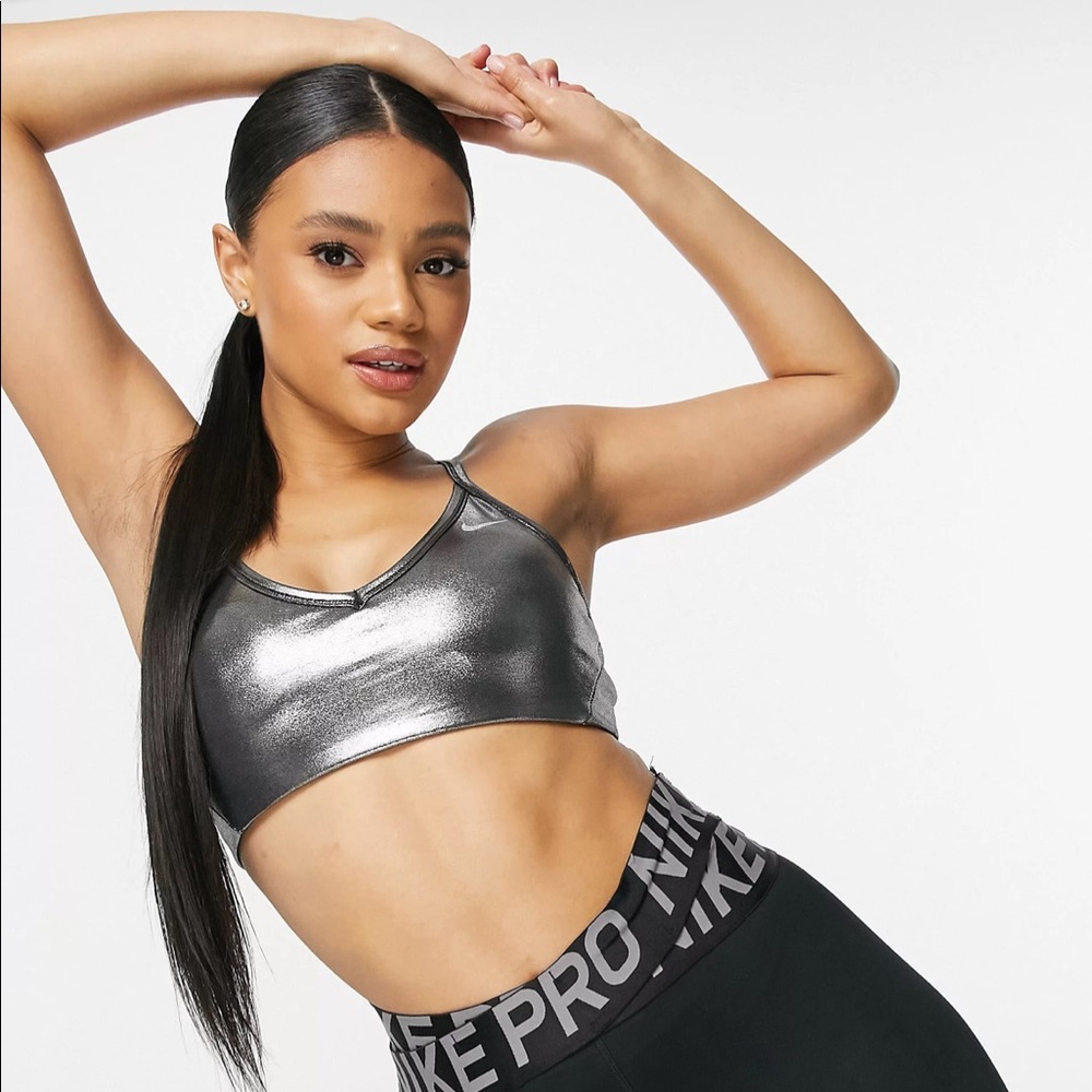 NWT Nike Women's Indy Icon Clash Light Support Shimmer Sports Bra Size Medium